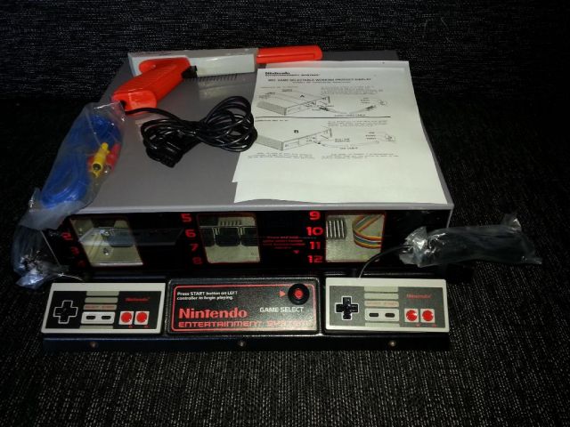 NINTENDO M82 GAME SELECTABLE WORKING PRODUCT DISPLAY